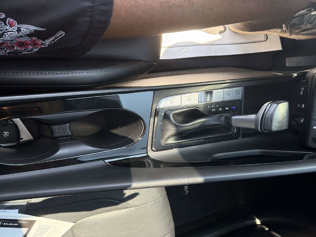 Used 2022 Hyundai Elantra Limited FWD image 29