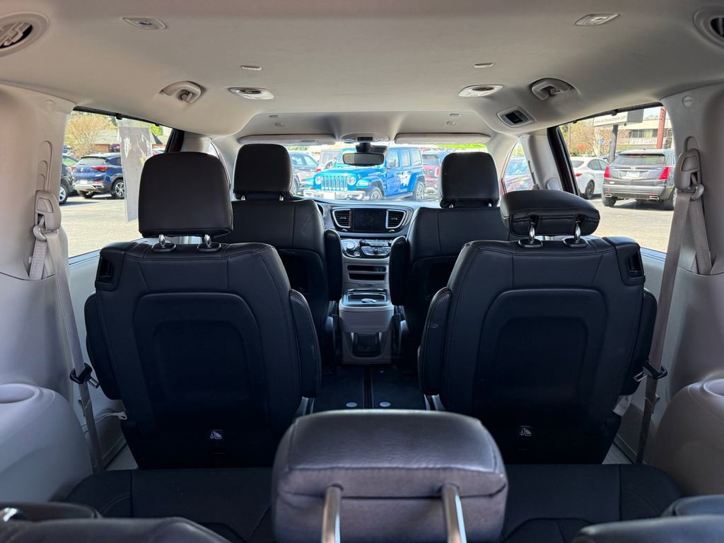 Used 2020 Chrysler Pacifica Touring-L w/ Advanced Safetytec Group image 21