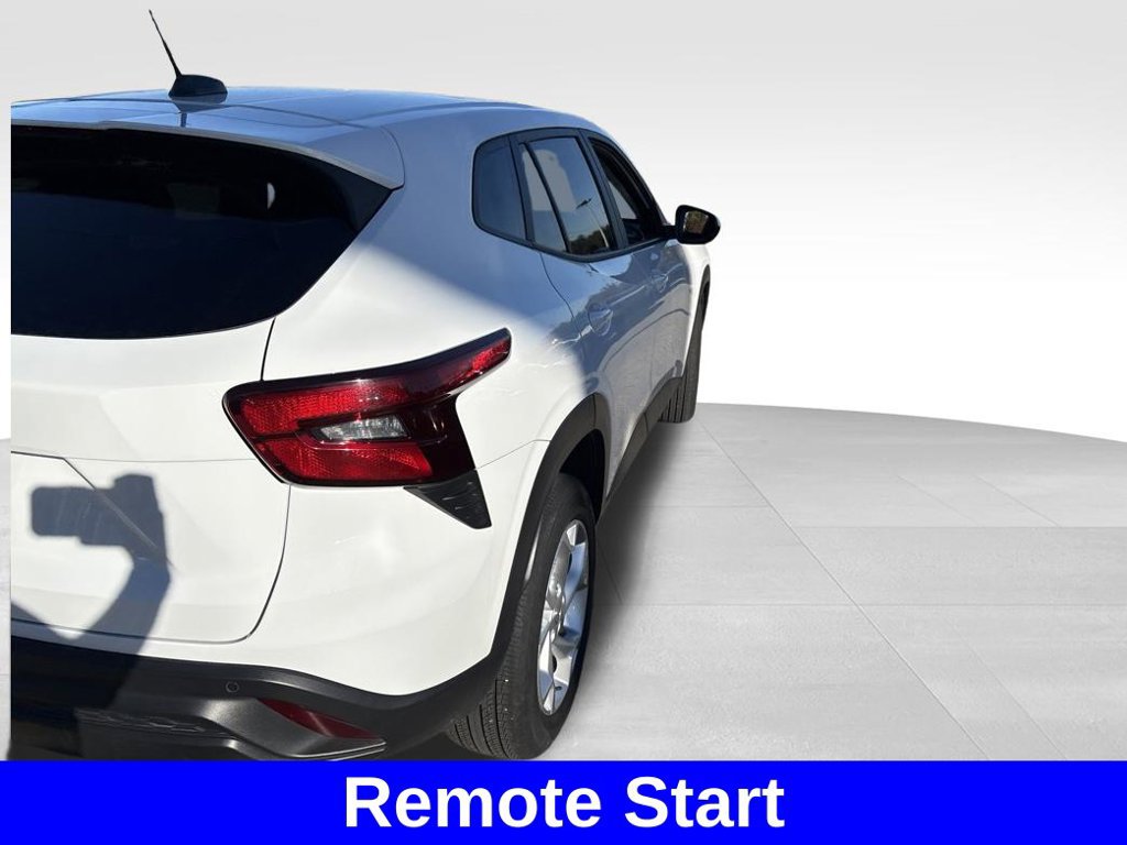Used 2024 Chevrolet Trax LS w/ LS Convenience Package FWD image 6