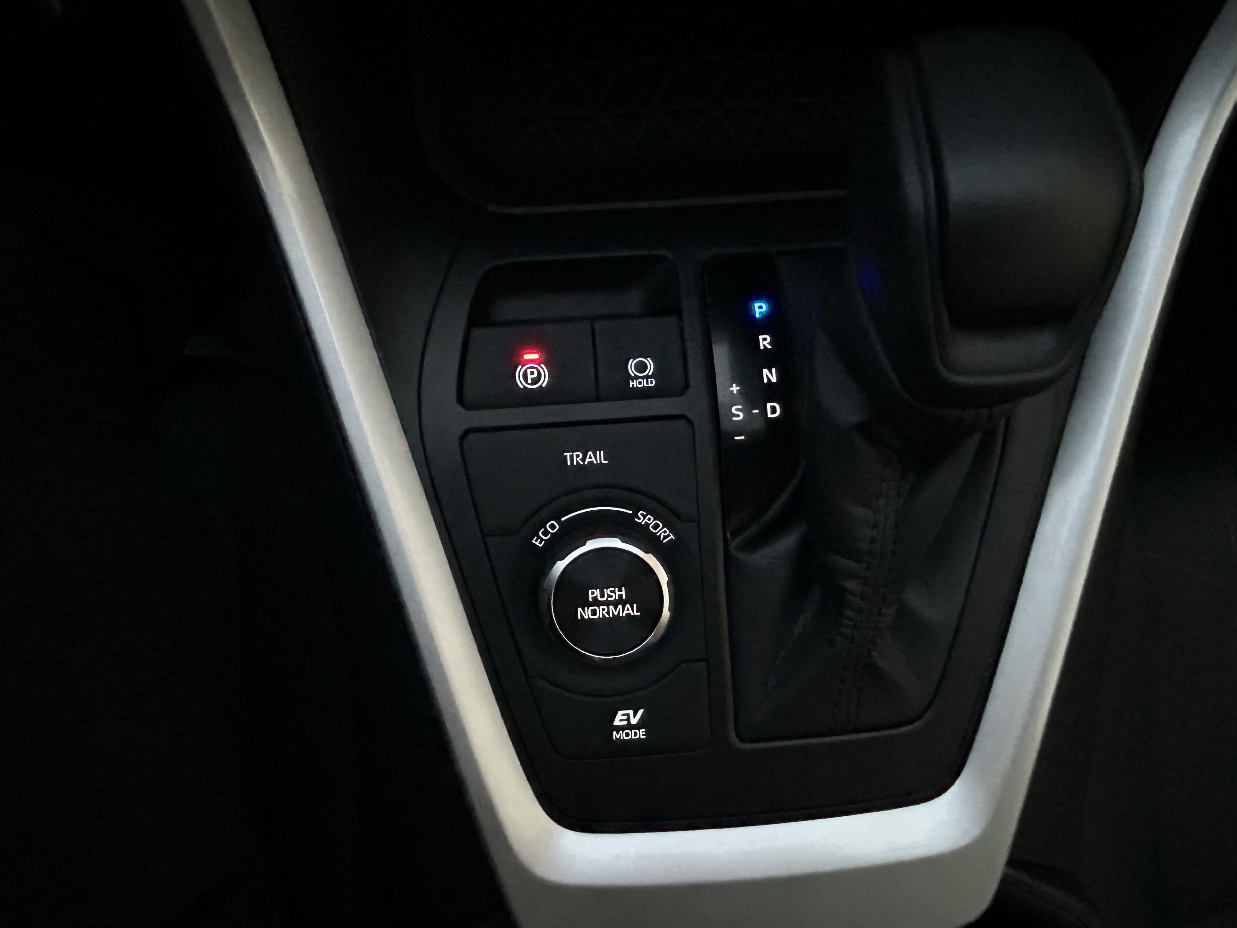 Certified 2024 Toyota RAV4 XLE image 32