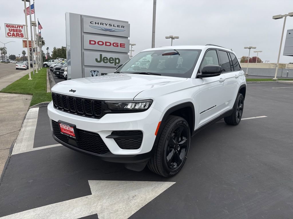 New 2025 Jeep Grand Cherokee Altitude AWD/4WD image 12