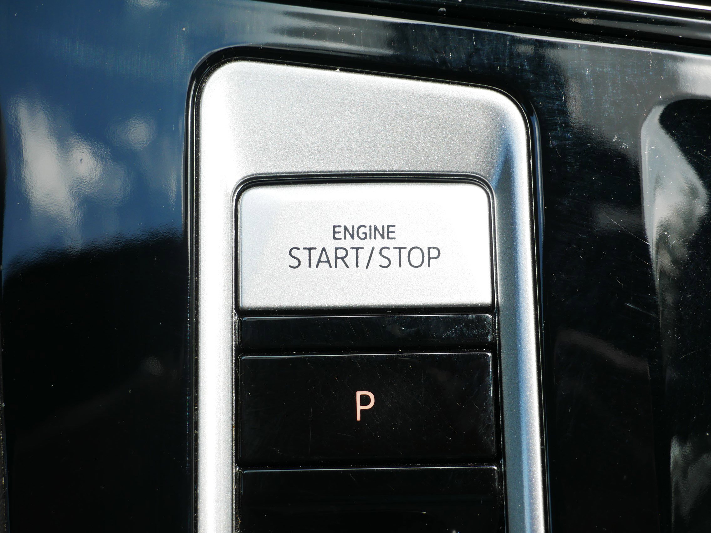 Certified 2024 Volkswagen Atlas Cross Sport SEL R-Line image 26