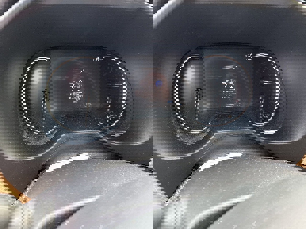 Used 2023 Toyota RAV4 XLE Premium image 12