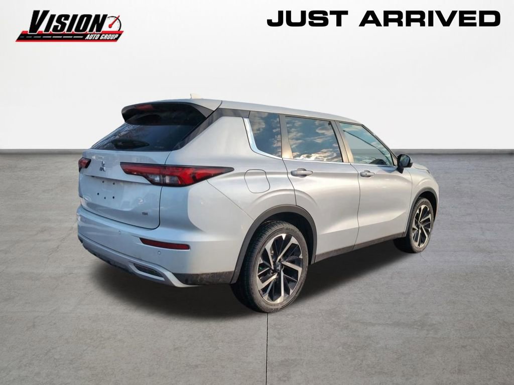 Used 2023 Mitsubishi Outlander SE image 5