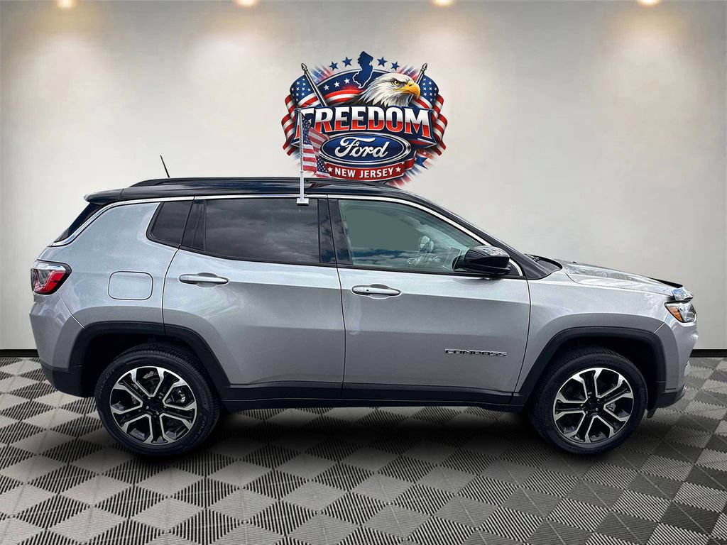Used 2022 Jeep Compass Limited w/ Sun and Sound Group AWD/4WD image 3