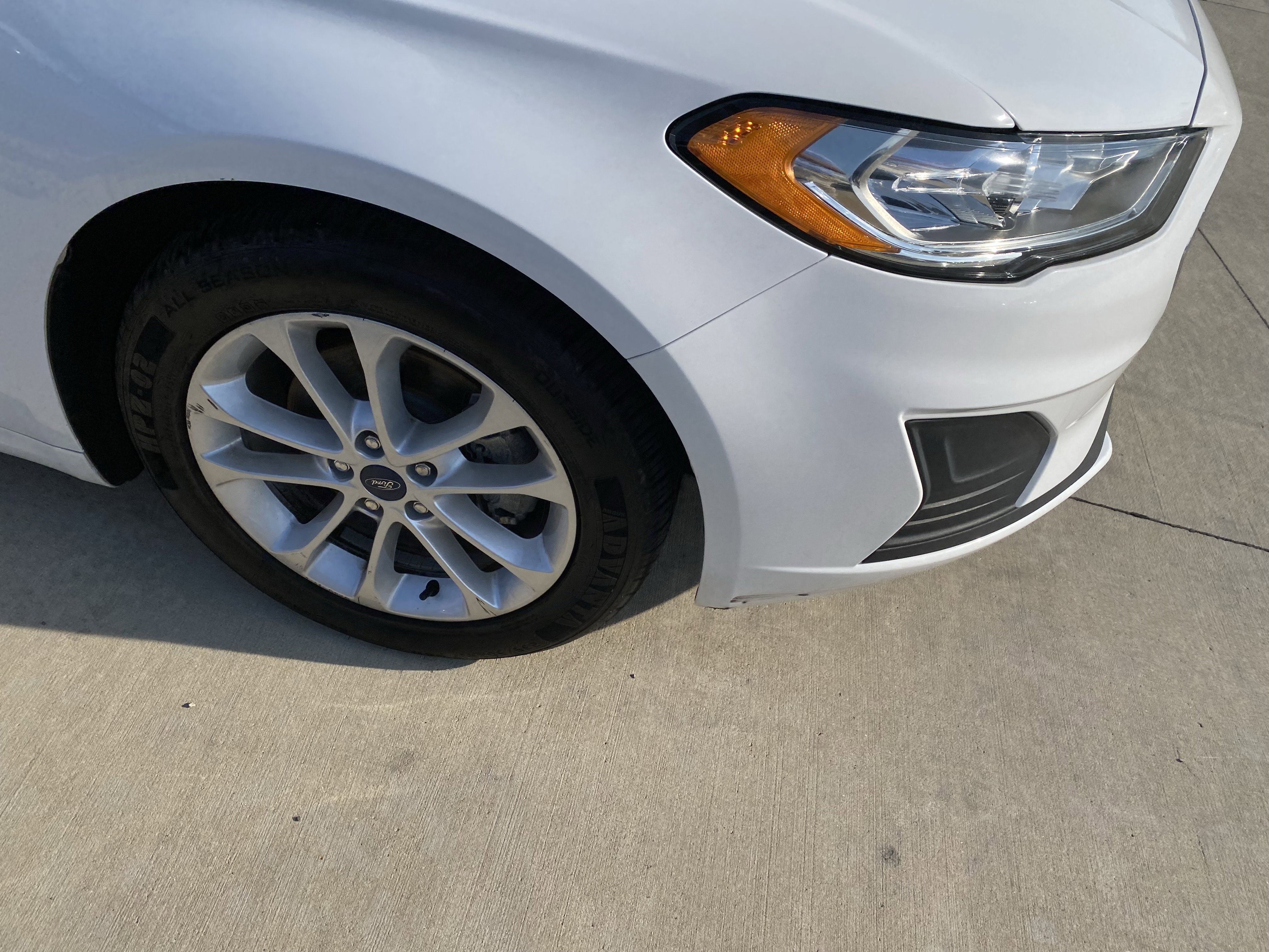 Used 2019 Ford Fusion SE FWD image 3