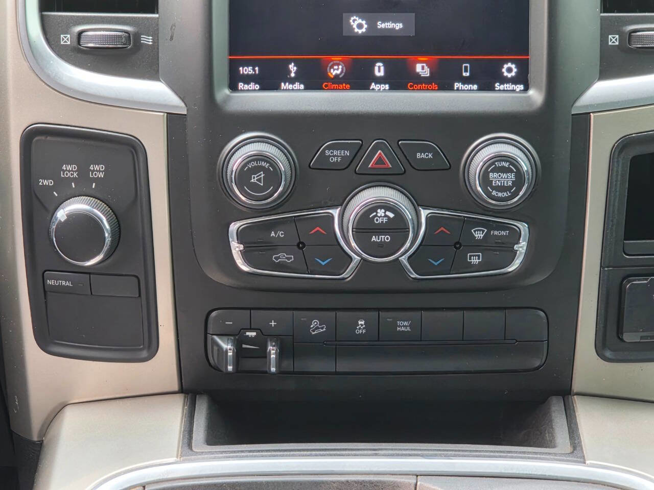 Used 2018 RAM 2500 SLT w/ Luxury Group image 25