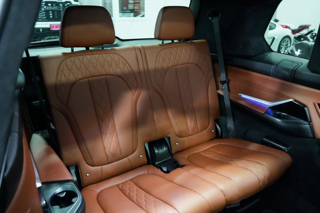 Used 2022 BMW X7 M50i w/ Dynamic Handling Package image 23