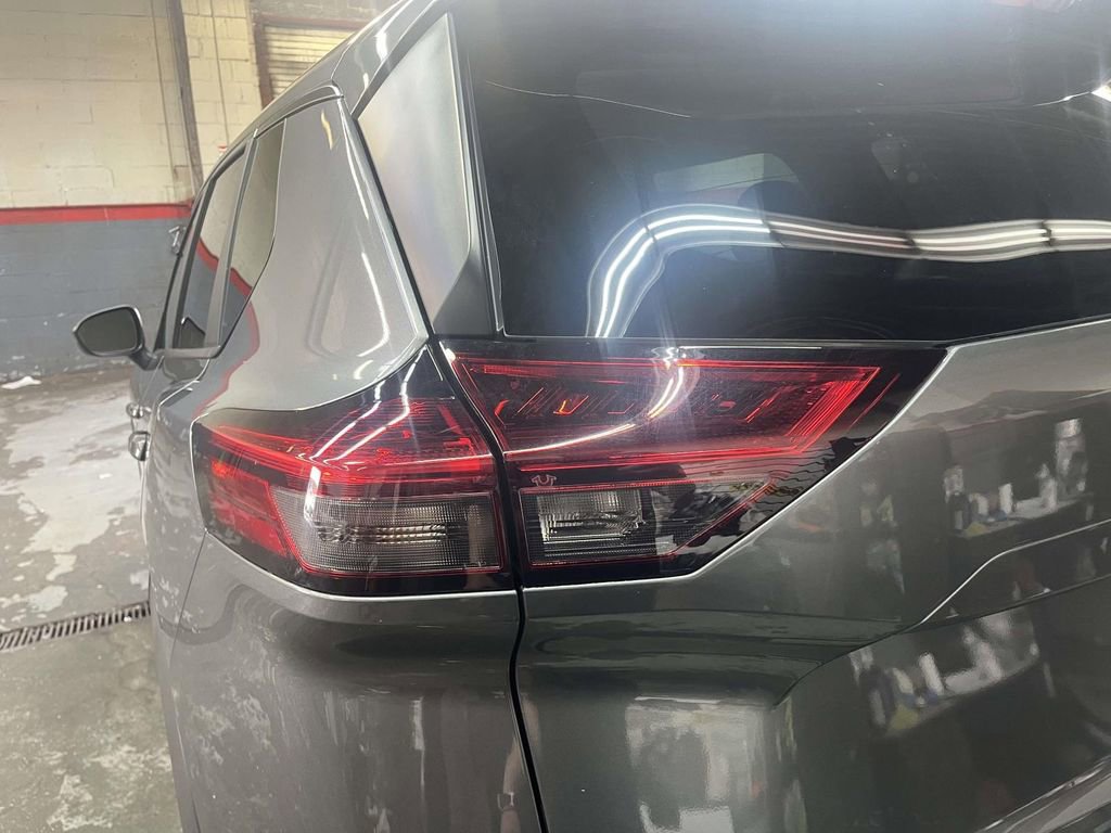 Used 2023 Nissan Rogue SV image 12