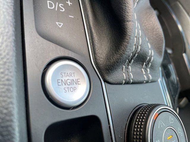 Used 2023 Volkswagen Atlas SEL R-Line AWD/4WD image 24