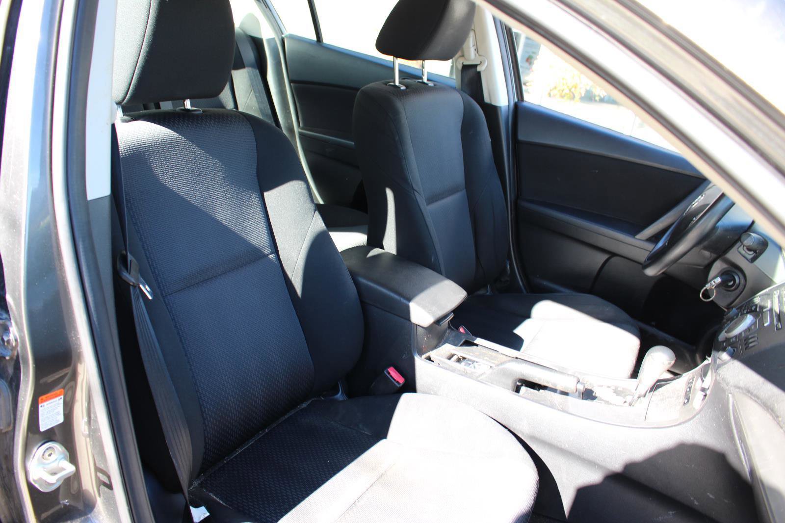 Used 2010 MAZDA MAZDA3 i Touring image 15