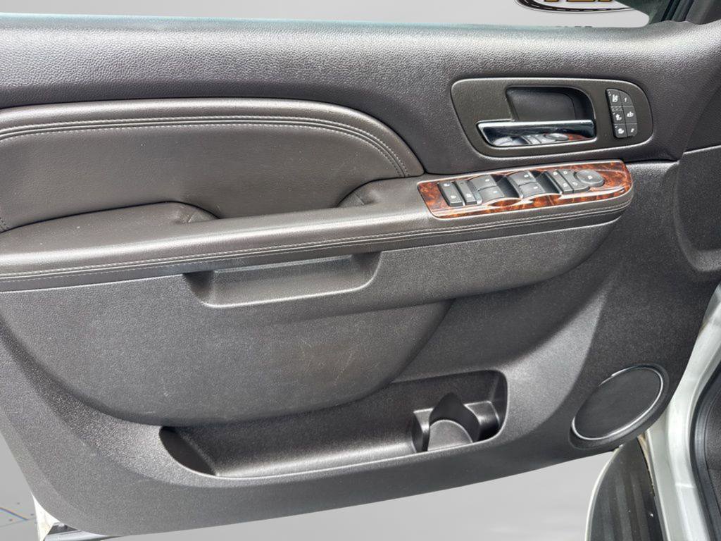 Used 2010 GMC Yukon Denali RWD image 19