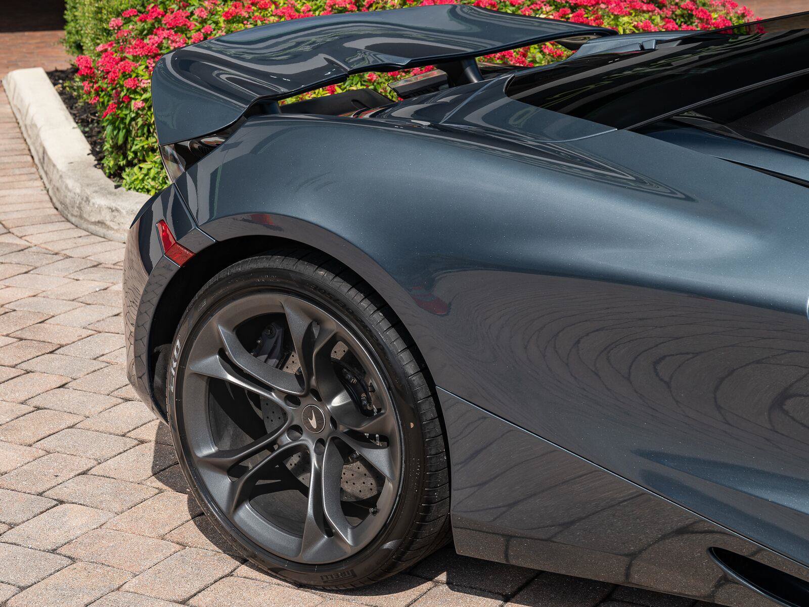 Used 2020 McLaren 720S Spider RWD image 15