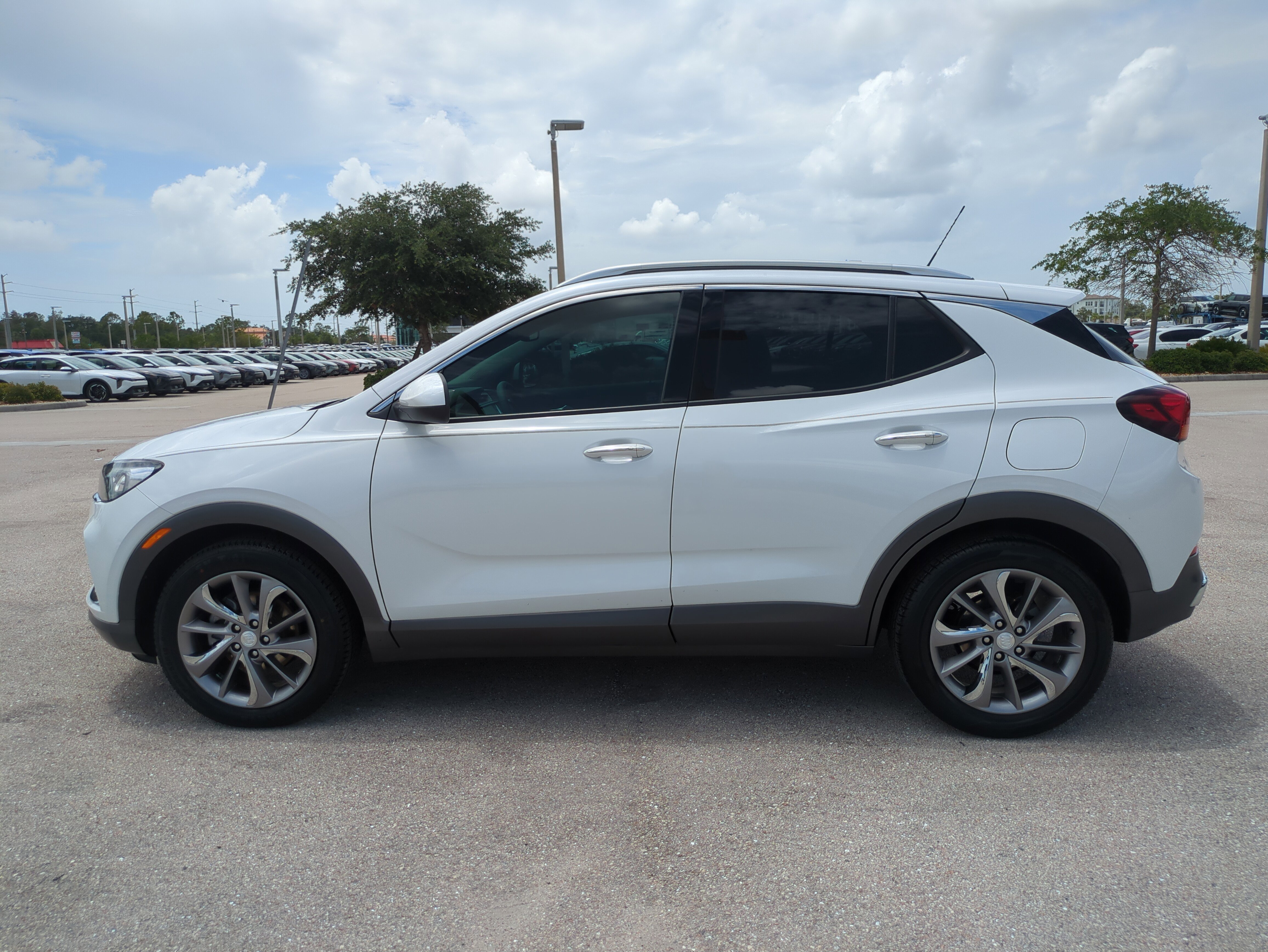 Used 2023 Buick Encore GX Essence w/ Experience Buick Package FWD image 7