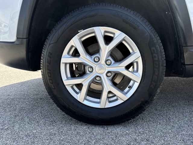 Used 2023 Jeep Grand Cherokee Limited AWD/4WD image 33