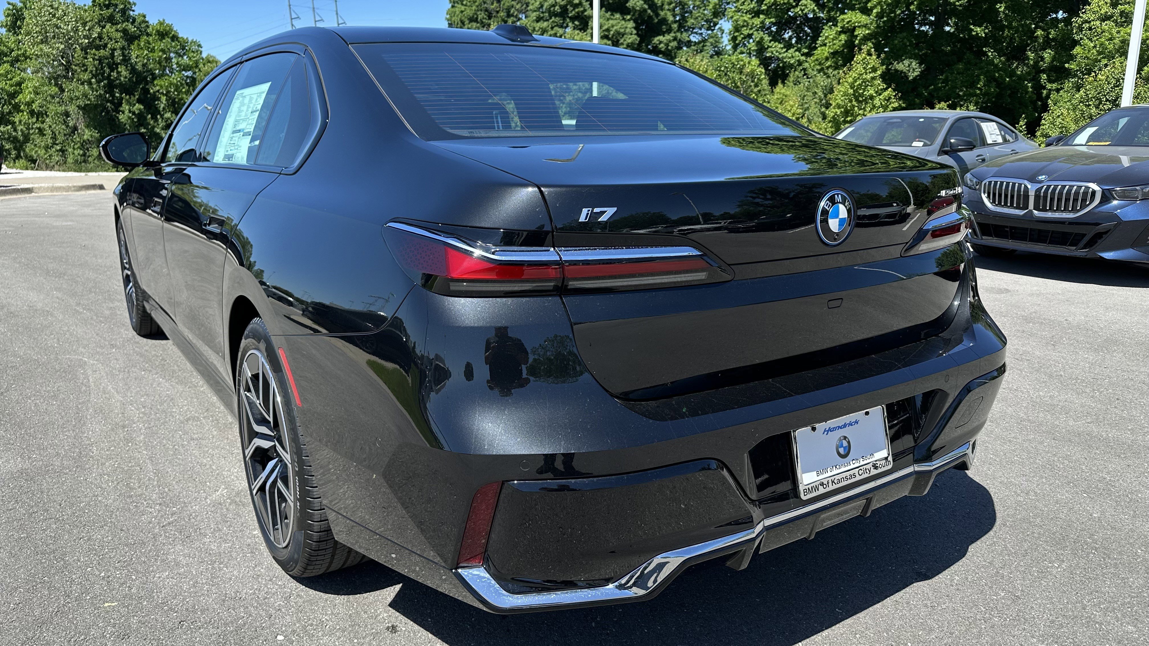 Used 2025 BMW i7 eDrive50 w/ M Sport Package image 8