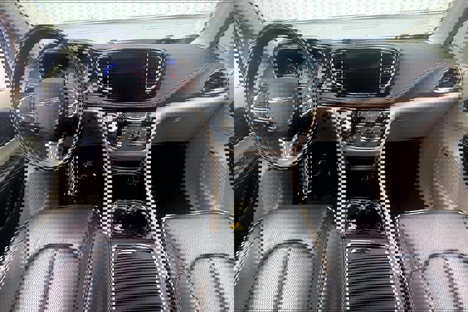 Used 2022 Chrysler Pacifica Limited image 19