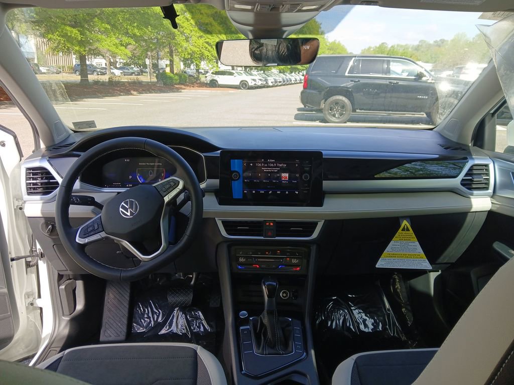 New 2026 Volkswagen Taos SE FWD image 12