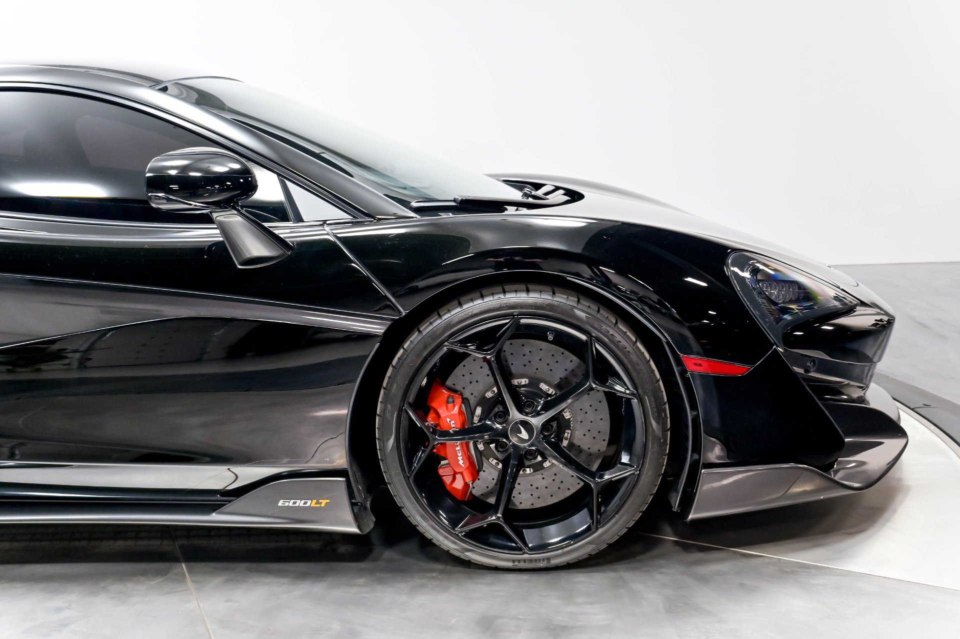 Used 2019 McLaren 600LT RWD image 18