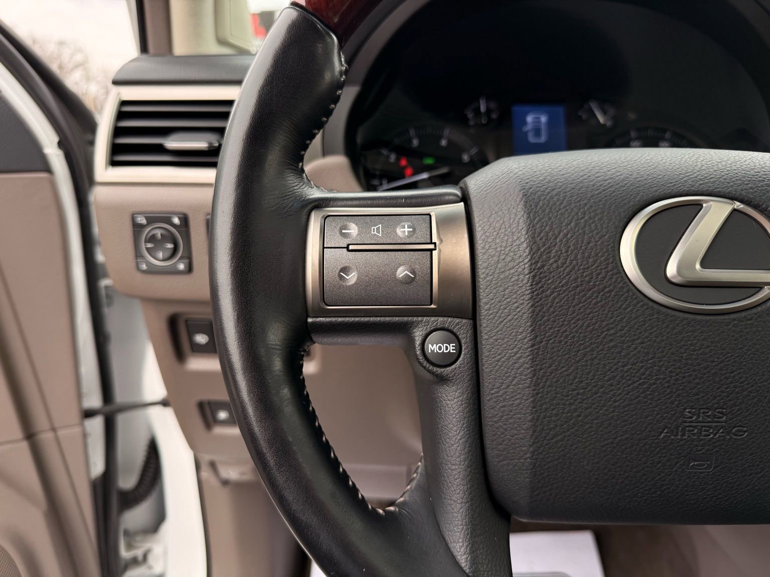 Used 2016 Lexus GX 460 Luxury w/ Preferred Accessory Package image 50