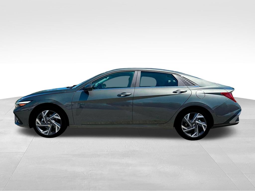 Used 2025 Hyundai Elantra Limited FWD video 3