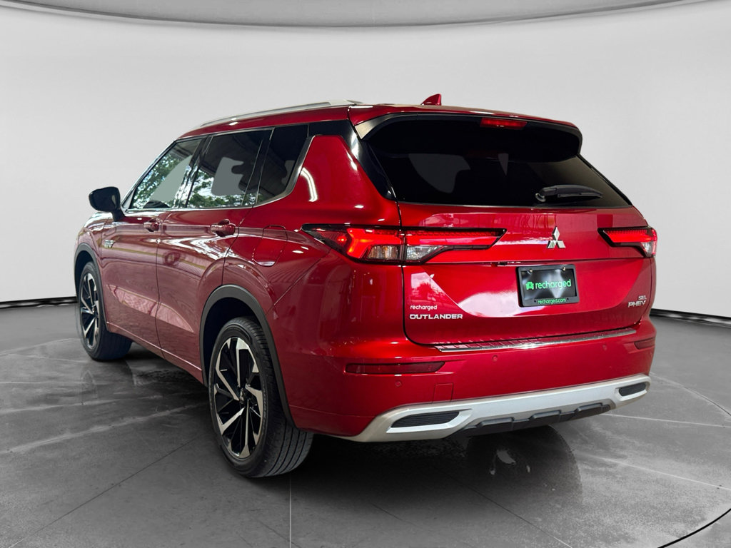 Used 2023 Mitsubishi Outlander SEL AWD/4WD image 2