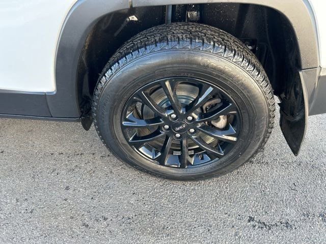 Used 2020 Jeep Cherokee Latitude w/ Cold Weather Group image 40