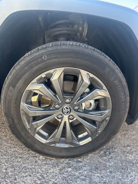 Used 2023 Toyota RAV4 Limited image 17