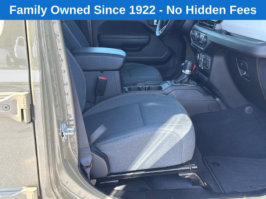 Used 2025 Jeep Gladiator Sport AWD/4WD image 13