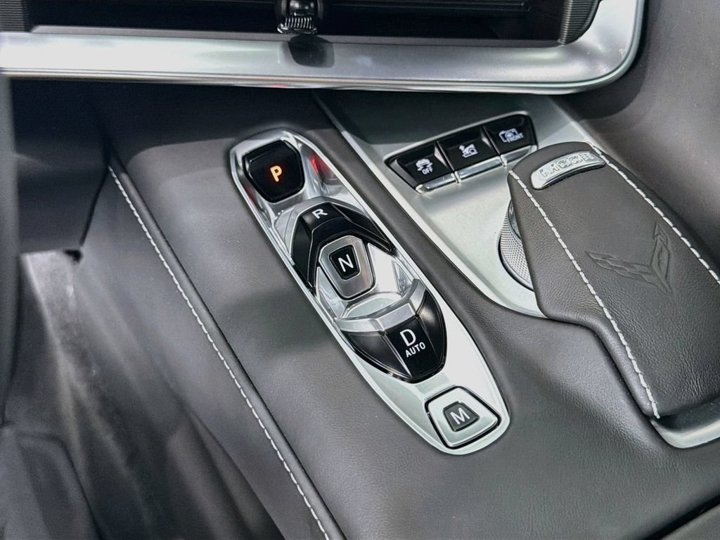Used 2025 Chevrolet Corvette Z06 RWD image 17