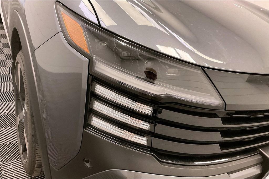 Used 2025 Nissan Kicks SR AWD/4WD image 24