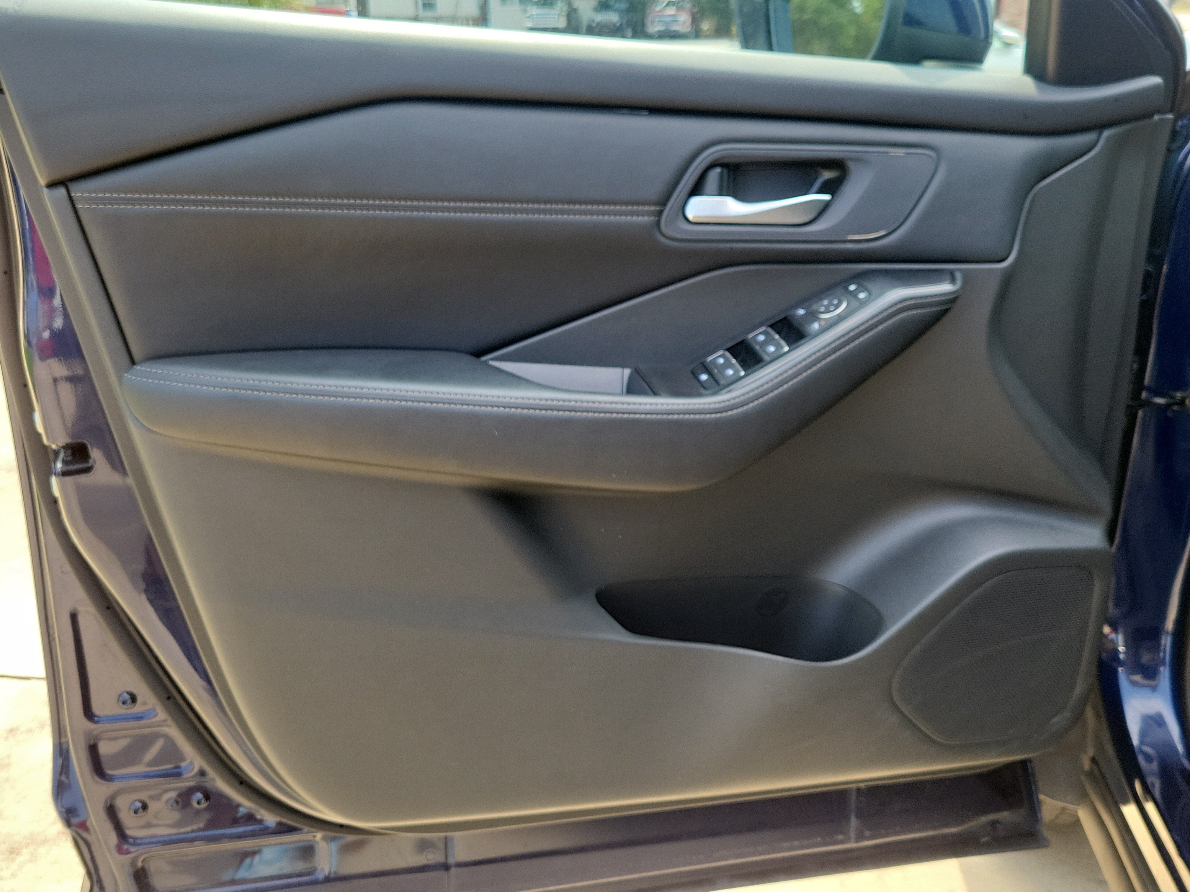 Used 2026 Nissan Rogue SL FWD image 13