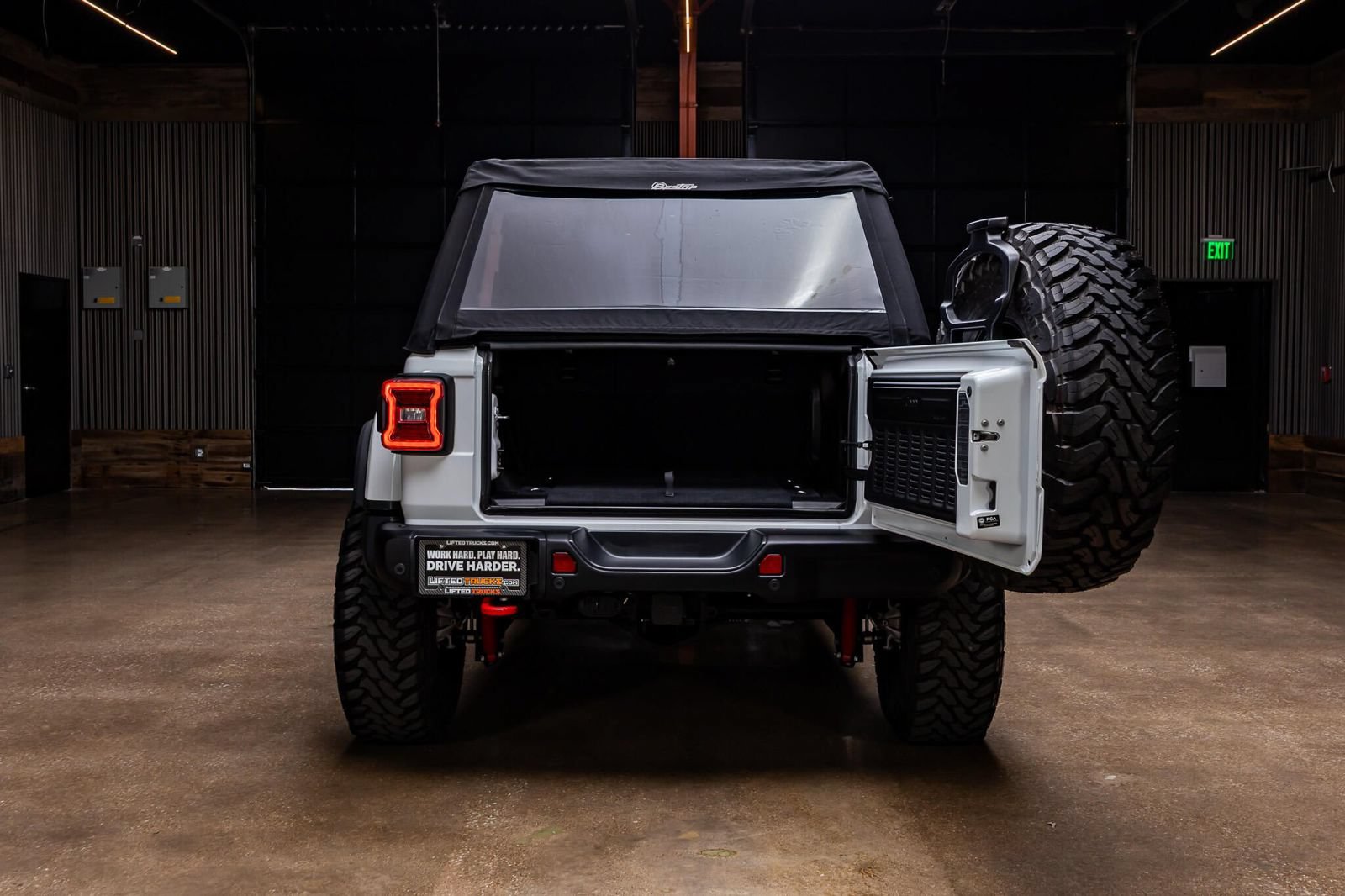 Used 2025 Jeep Wrangler Unlimited Rubicon AWD/4WD image 8