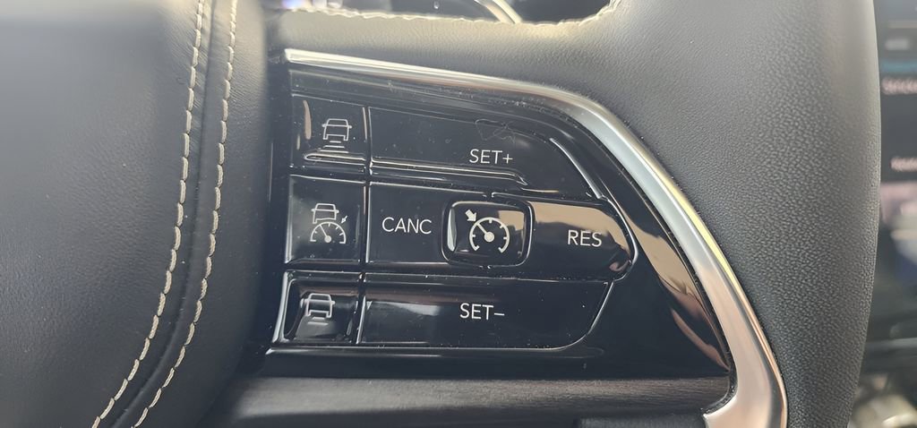 Used 2023 Jeep Grand Cherokee L Overland w/ Rear Seat Video Group I AWD/4WD image 40