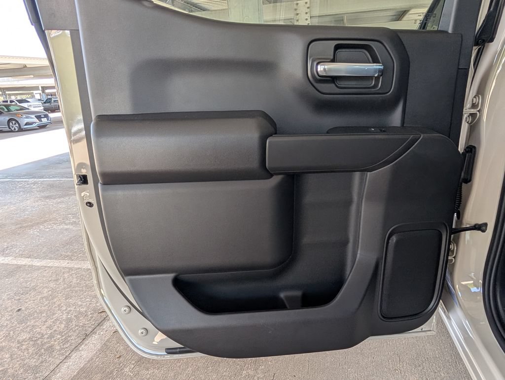 New 2026 Chevrolet Silverado 1500 Custom w/ LPO, Dark Essentials Package RWD image 8
