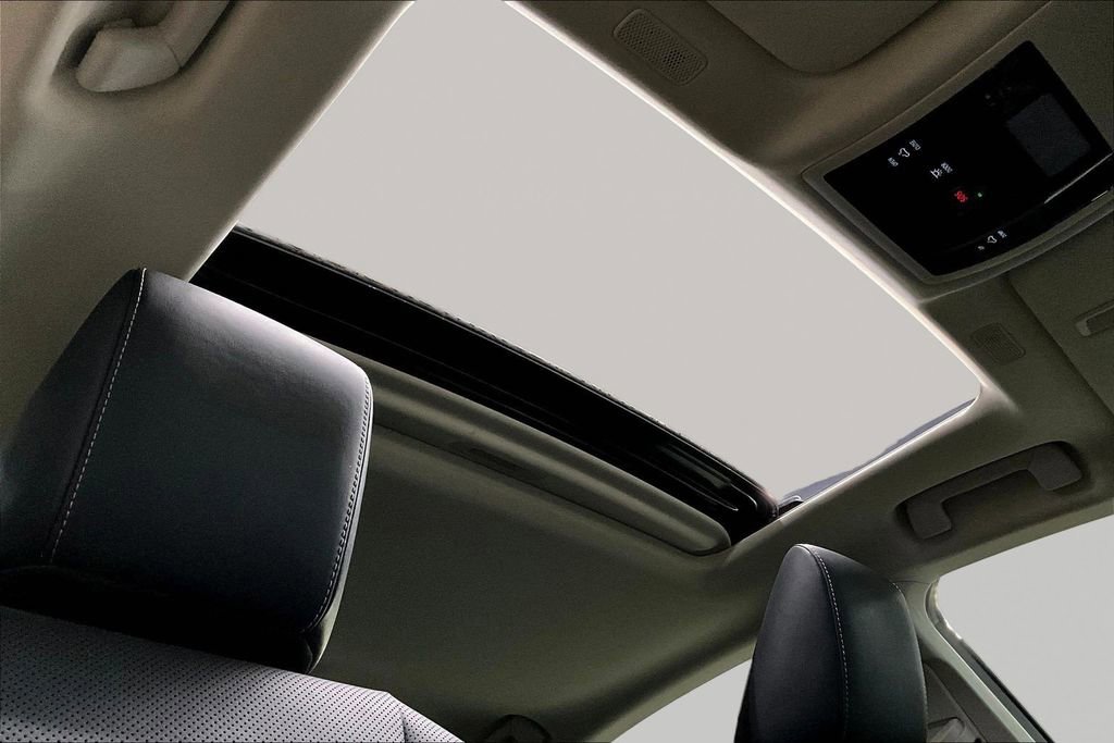 Used 2019 Lexus ES 350 Luxury w/ Premium Package image 27