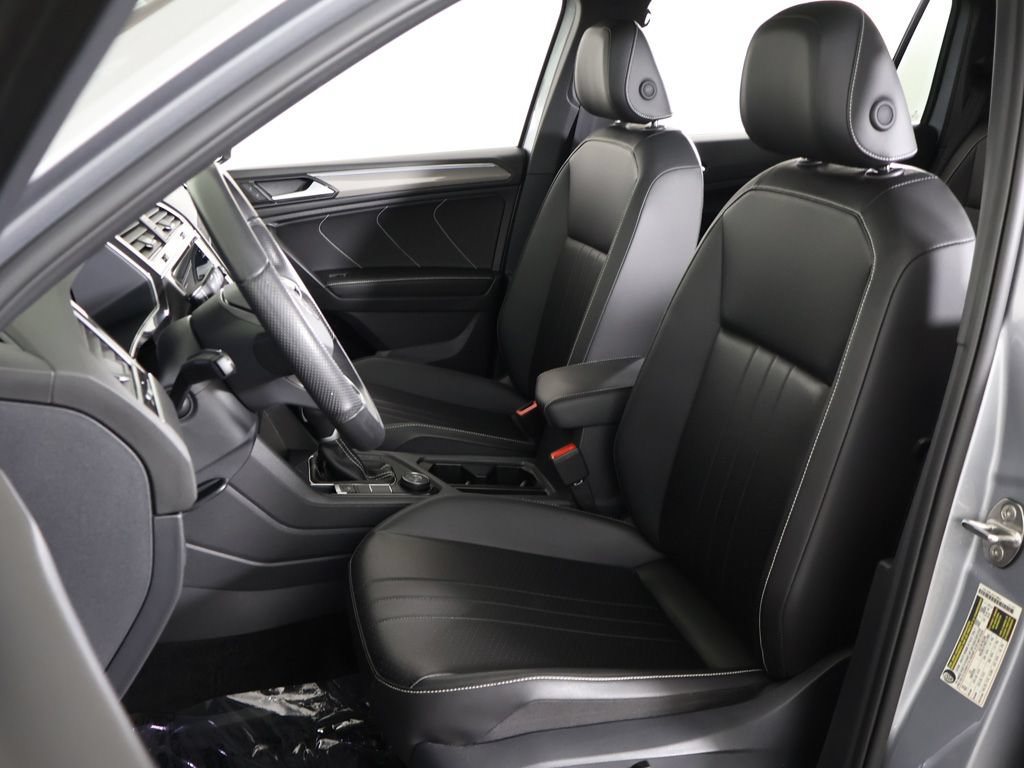 Used 2024 Volkswagen Tiguan SE R-Line AWD/4WD image 33