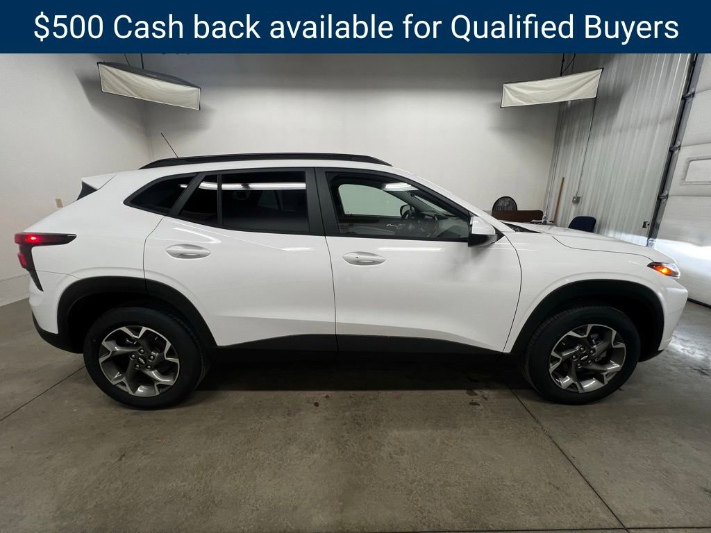 New 2026 Chevrolet Trax LT w/ Sunroof Package image 2