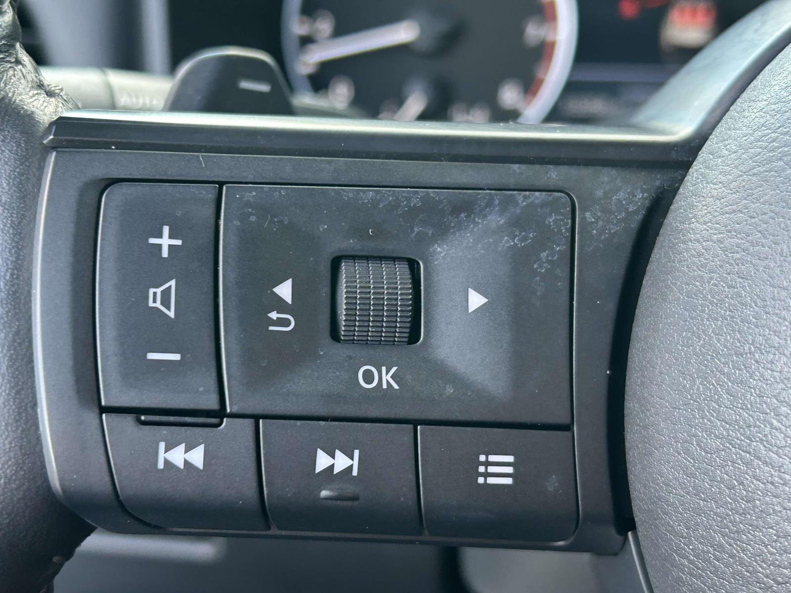 Used 2024 Nissan Rogue SV w/ SV Premium Package image 21