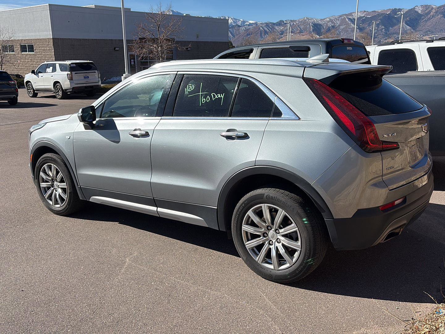 Used 2023 Cadillac XT4 Premium Luxury image 3