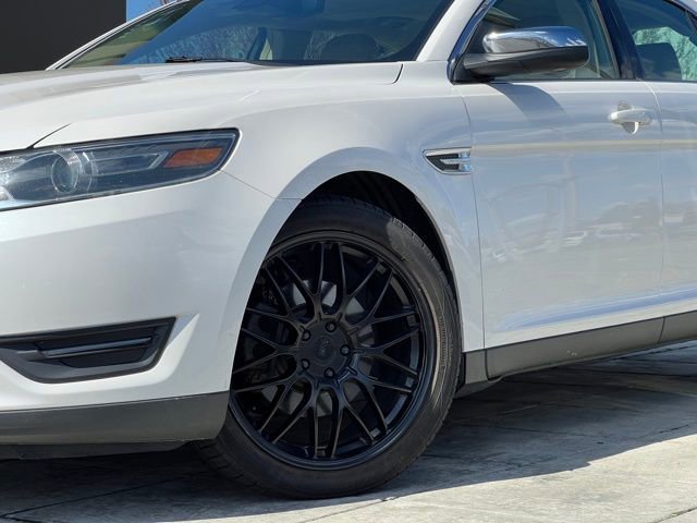 Used 2016 Ford Taurus Limited w/ Equipment Group 301A AWD/4WD image 2