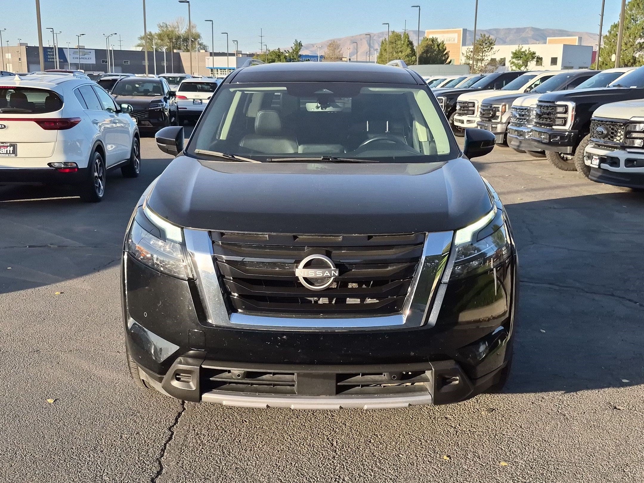Used 2025 Nissan Pathfinder SL AWD/4WD image 12