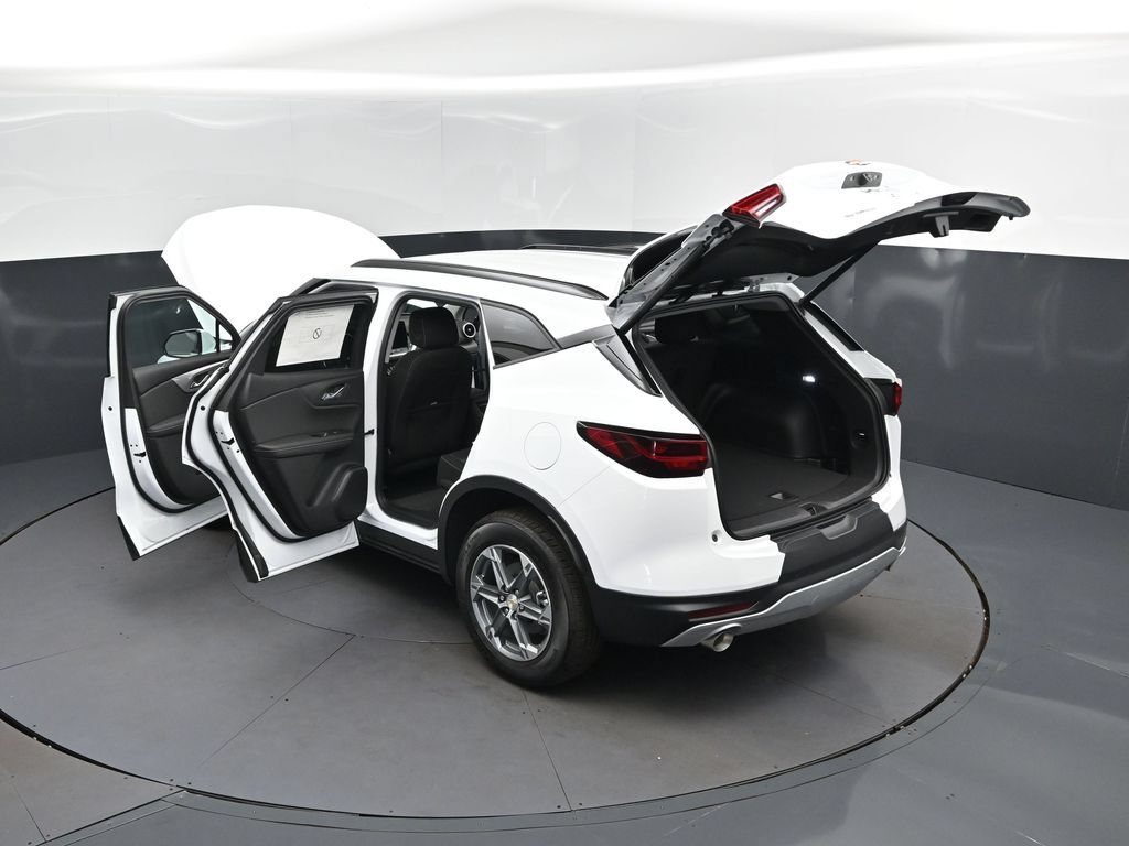 New 2026 Chevrolet Blazer LT w/ Convenience Package FWD image 2