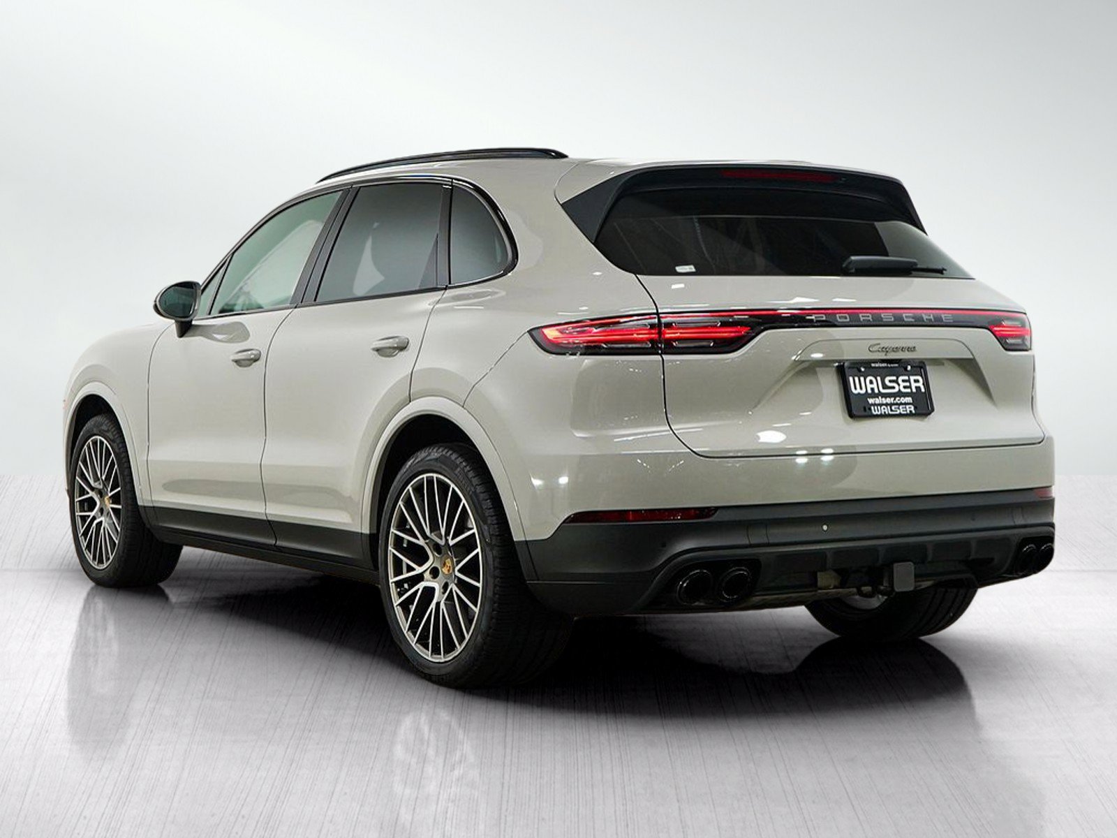Used 2023 Porsche Cayenne Platinum Edition AWD/4WD image 3