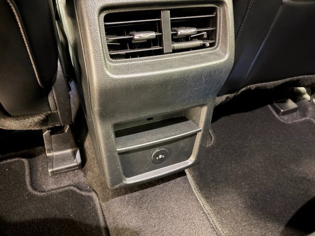 Used 2023 Ford Edge SEL image 15