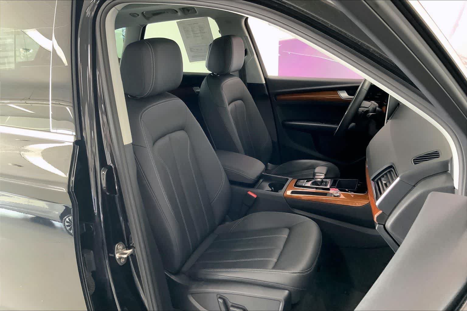 Used 2023 Audi Q5 2.0T Premium w/ Convenience Package AWD/4WD image 11
