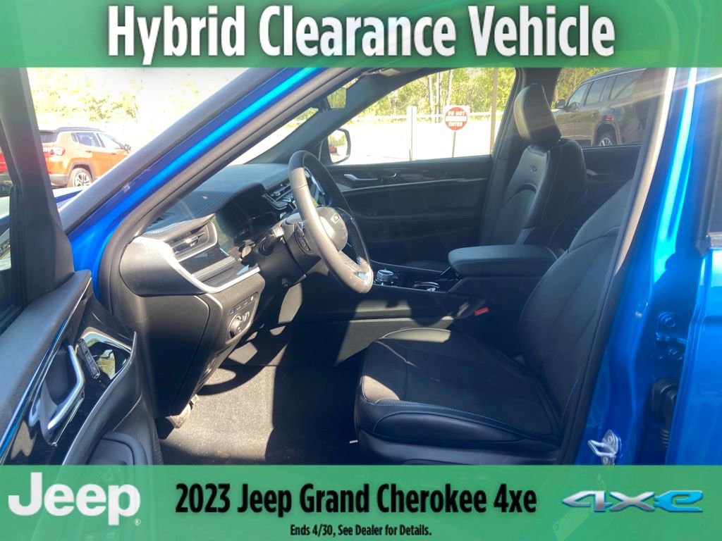 New 2023 Jeep Grand Cherokee Trailhawk w/ Luxury Tech Group III image 16