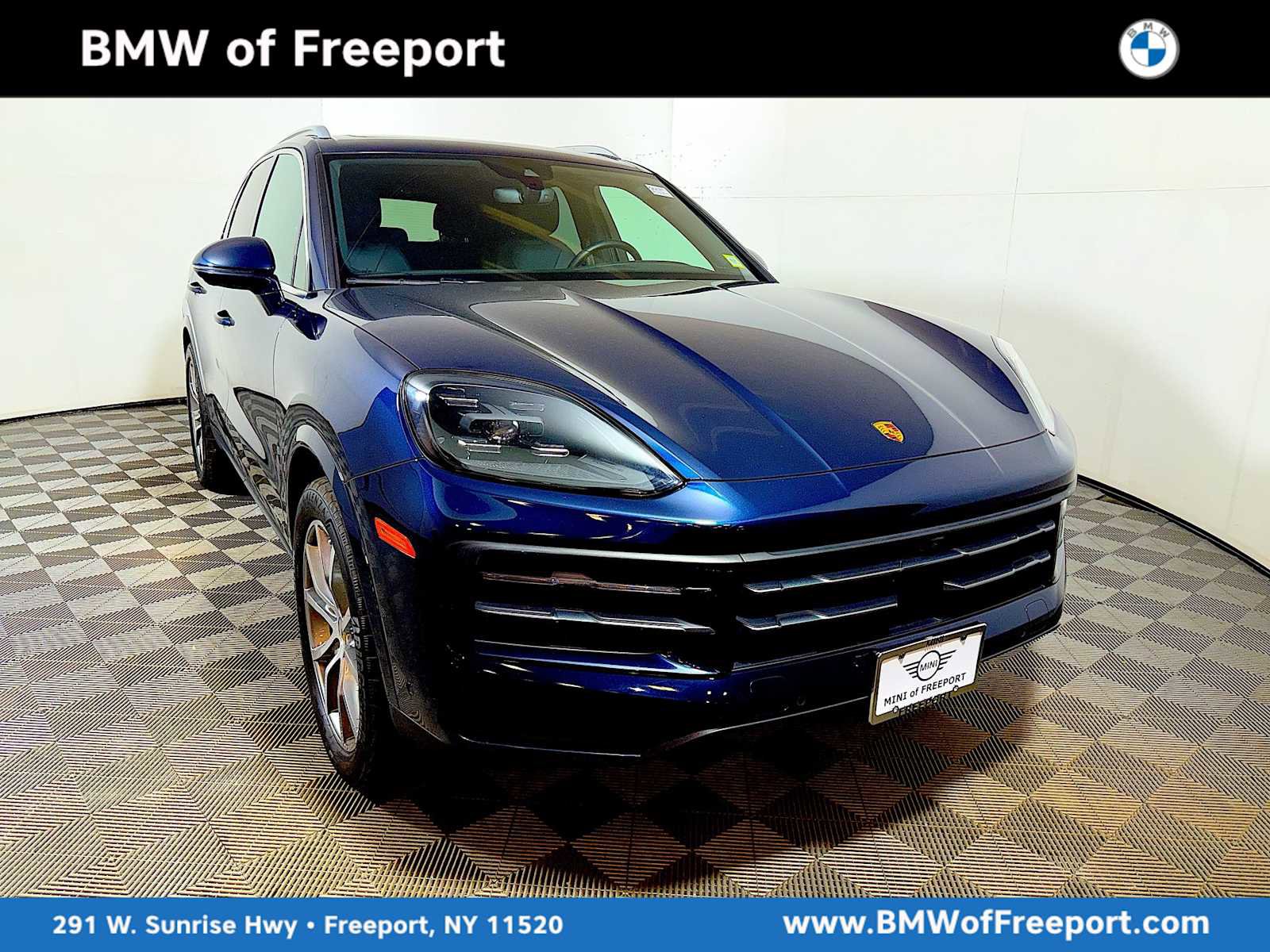 Used 2024 Porsche Cayenne AWD/4WD image 1