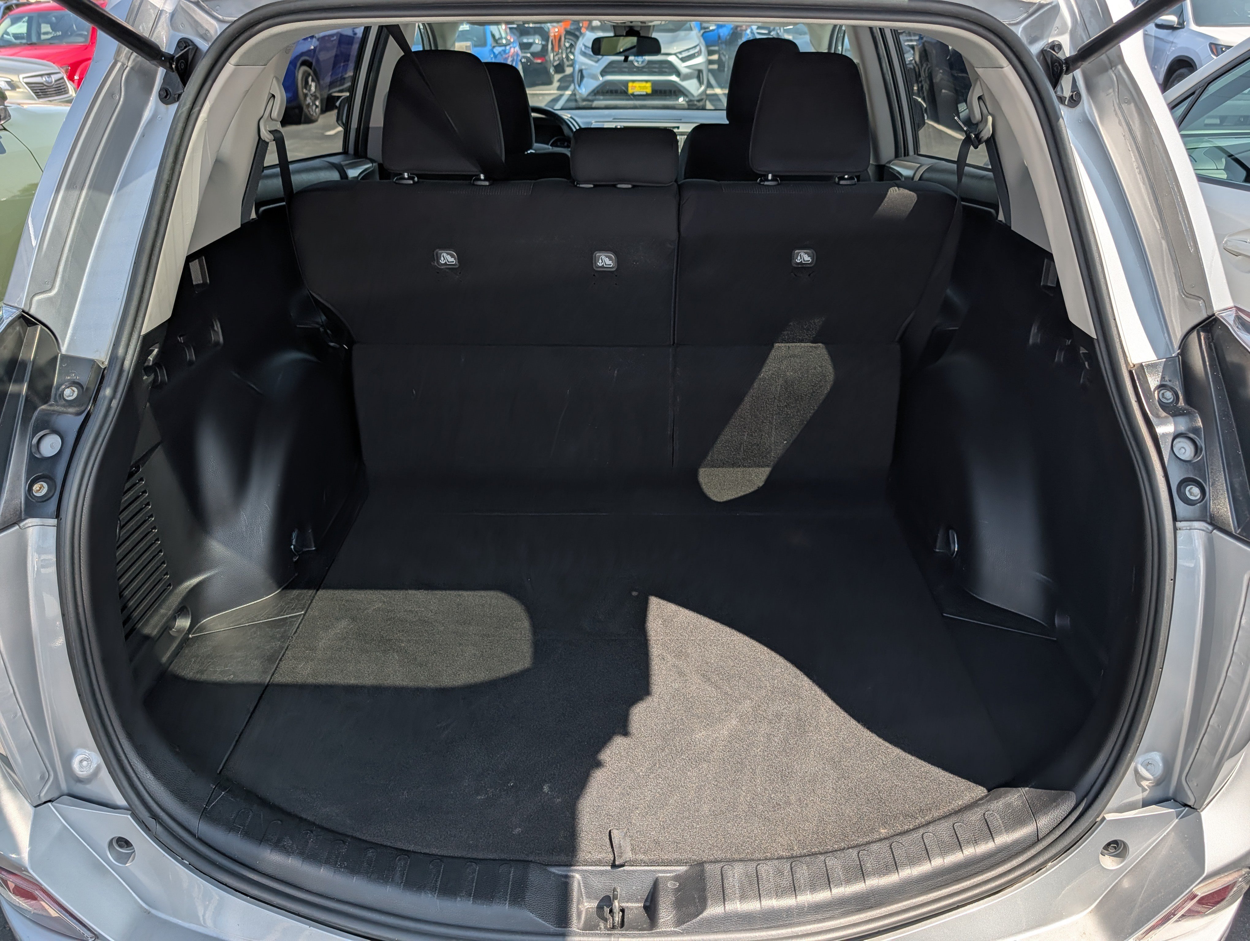 Used 2018 Toyota RAV4 XLE w/ Plus Extra Value Package AWD/4WD image 18