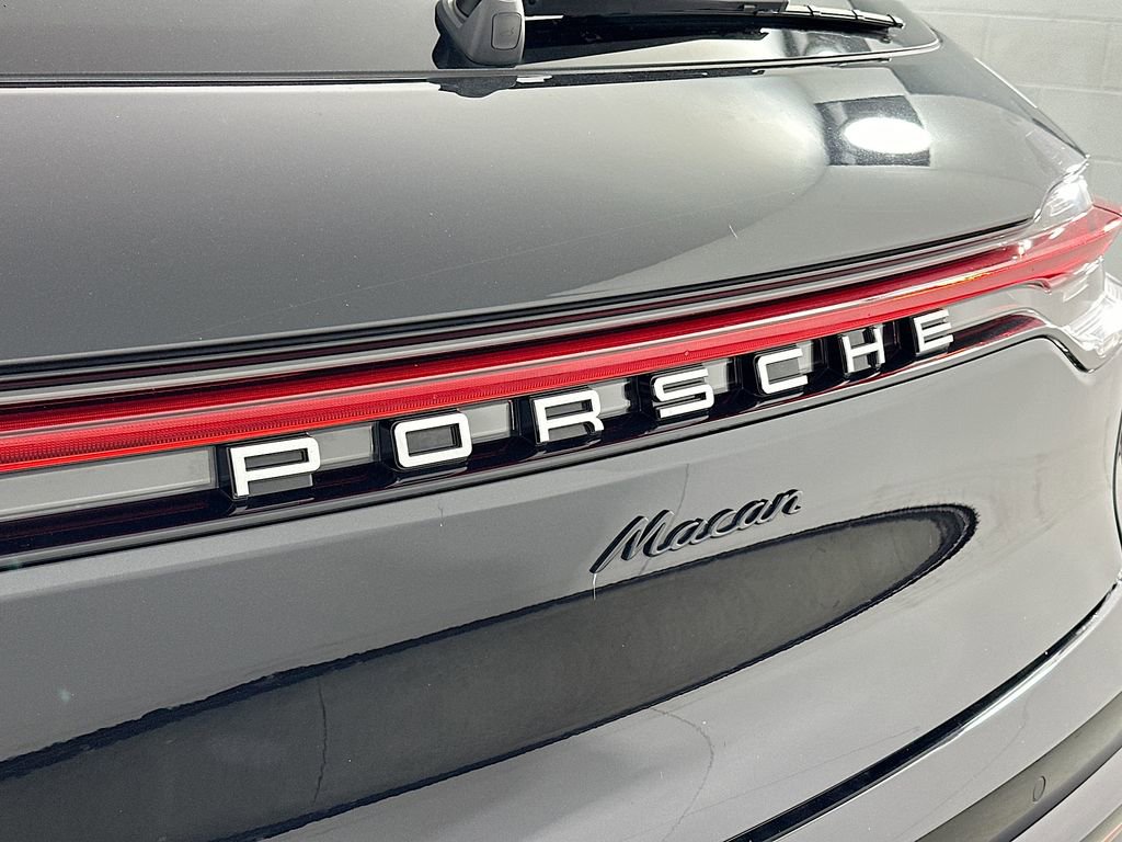 Certified 2025 Porsche Macan AWD/4WD image 32